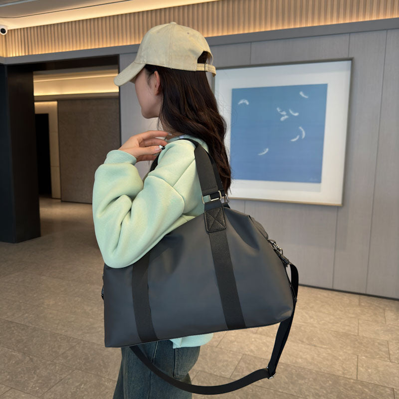 Sportliche Reisetasche mit Wasserabweisenden Eigenschaften und Ergonomischen Tragegriffen Brehn