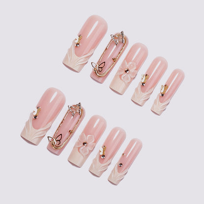 Kunstnagelset mit eleganten 3D-Floral-Designs und Glitzerakzenten Brehn