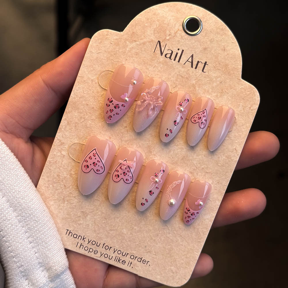 Künstlerisches Herz-verziertes Press-On Nagelset Brehn
