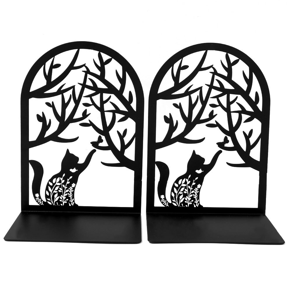 Dekorative Waldsilhouette Buchstützen