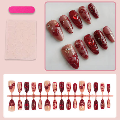 Kunstnagelset mit romantischen Herz- und Glitzerverzierungen Brehn