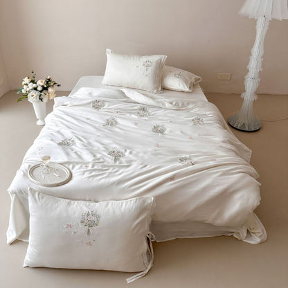 Elegante bestickte Baumwollsatin-Bettwäschegarnitur mit floralen Bouquet-Applikationen Brehn