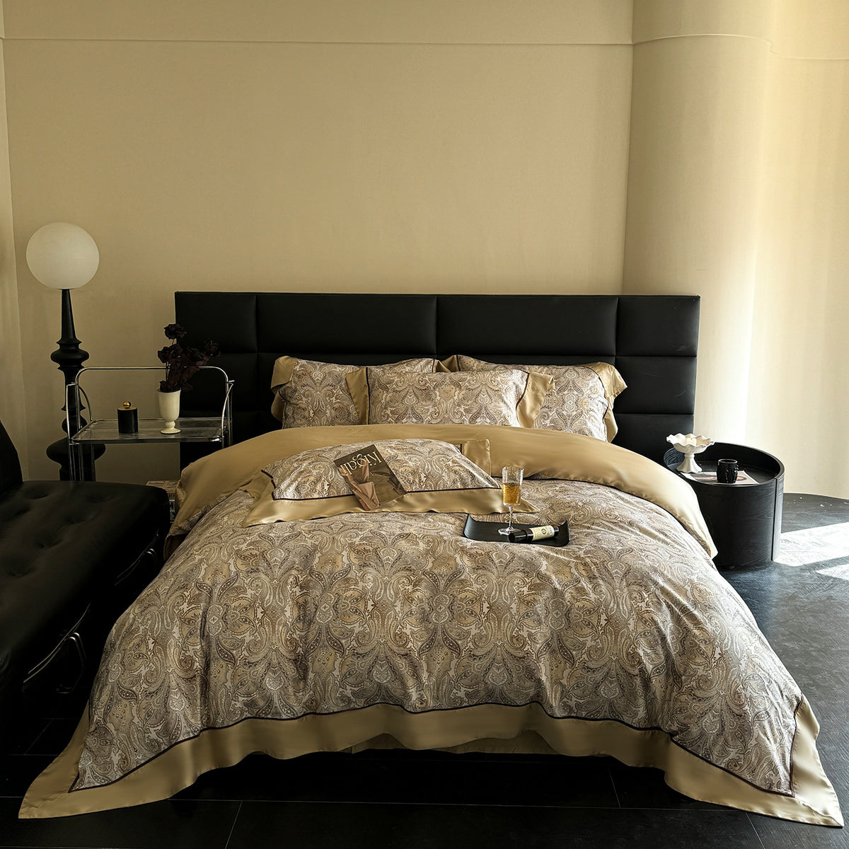 Luxuriöses Floral Satin Bettbezug-Set mit seidig-elastischer Oberfläche und gesticktem Rand