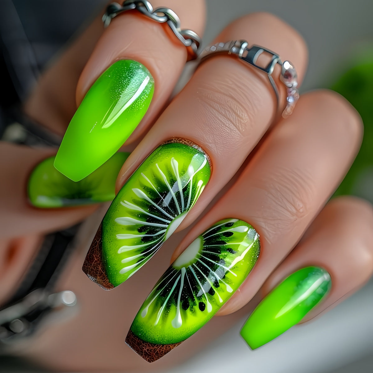 Kreative Kunstnägel mit Kiwi-Motiv Brehn