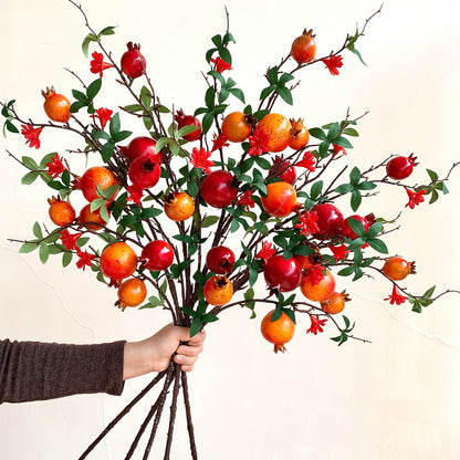 Dekorative Granatapfelblütenarrangement