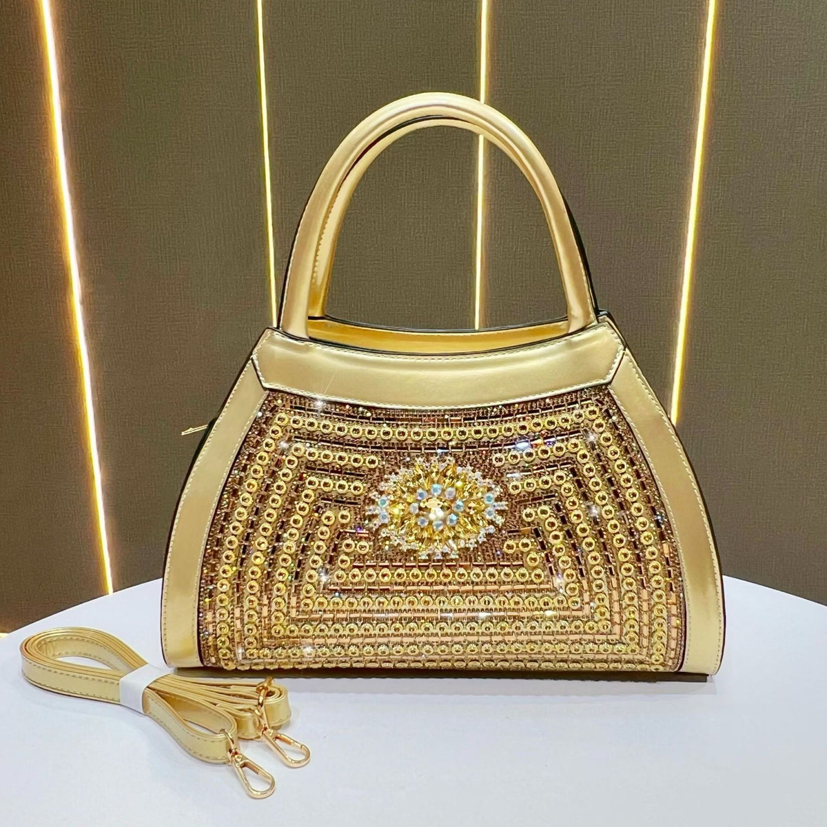 Verzierte gepolsterte Abendhandtasche