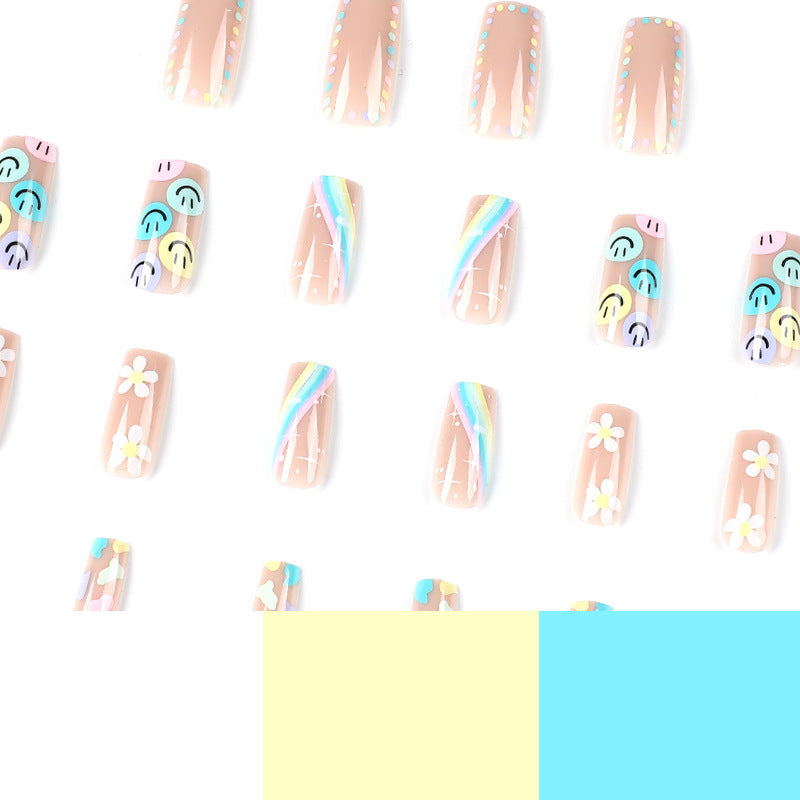 Kunstvolle Nagelkunst mit Blumen- und Smiley-Motiven Brehn
