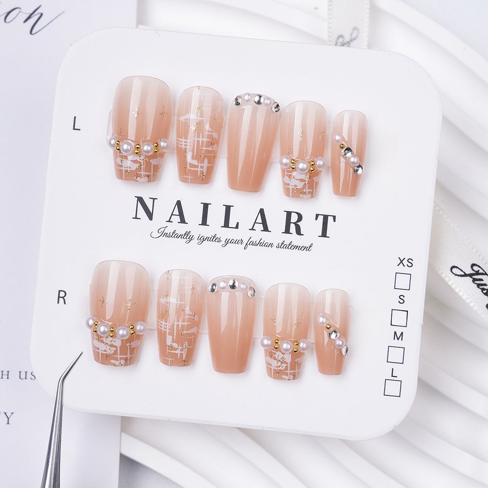 Kreatives thematisches Press-On-Nagelset Brehn