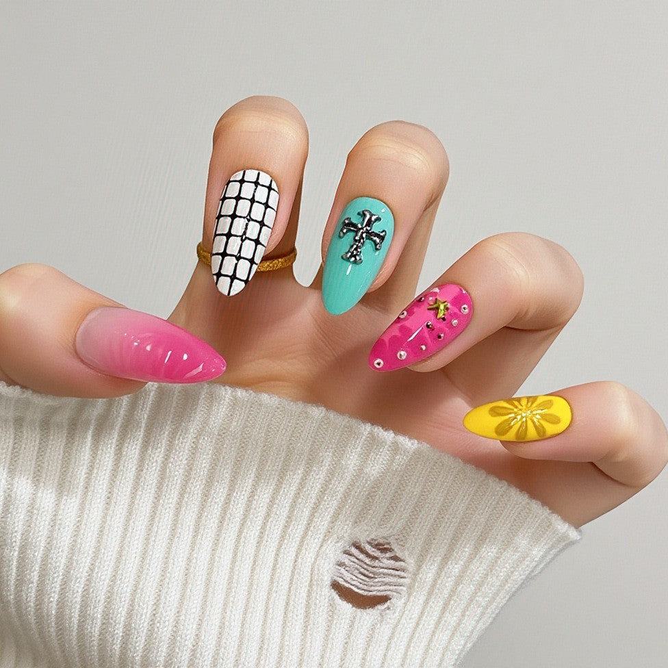 Elegante Kunstnägel mit Botanischen Designs Brehn