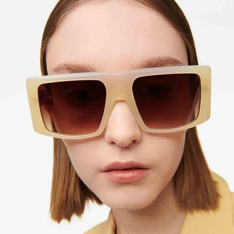Damen quadratische Sonnenbrille mit robustem Kunststoffrahmen und schützendem UV-Filter Brehn