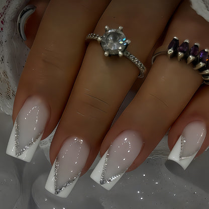 Elegante Press-On Nagelkunst Tipps mit Strass-Akzenten Brehn