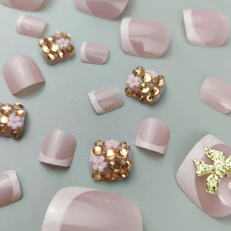 Fußnagelkunstset mit glamourösen 3D-Blüten und Schleifenverzierungen Brehn