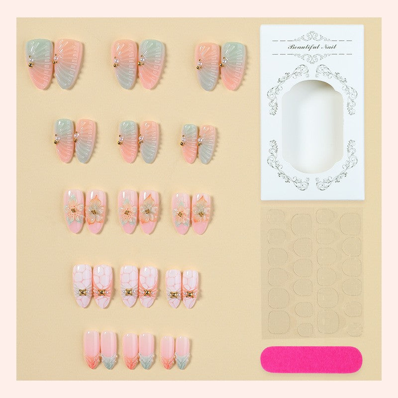 Kunstnagelset mit glamourösen Blumen- und Glitzerdetails Brehn