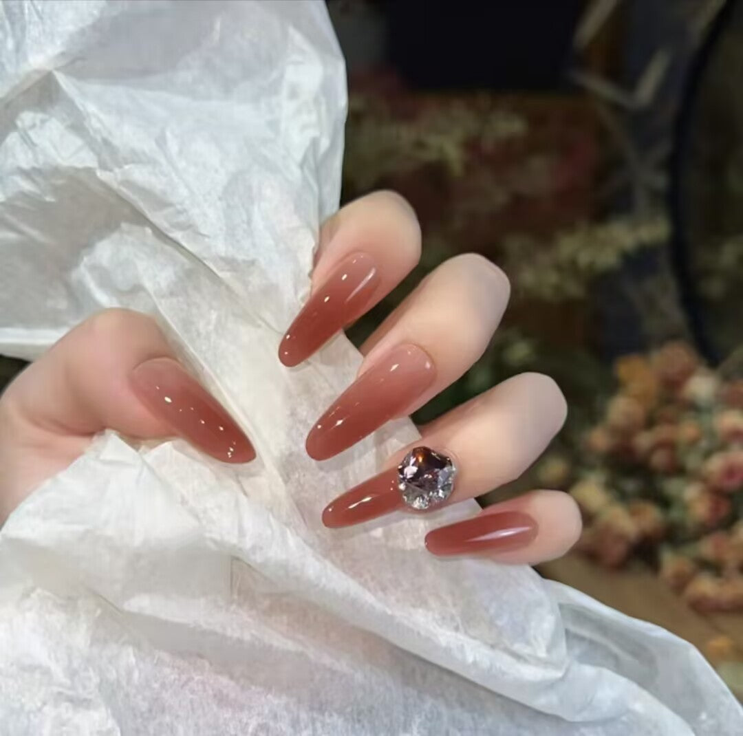 Elegantes Press-On Nagelkunst-Set Brehn