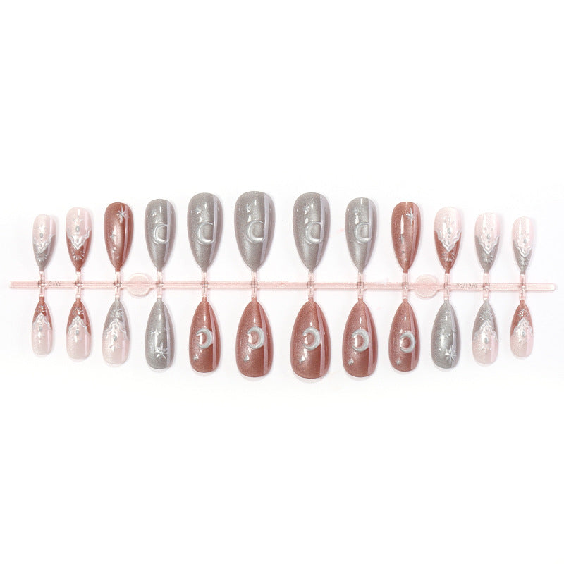 Dekoratives Press-On-Nagelset mit einzigartigen himmlischen Designs Brehn