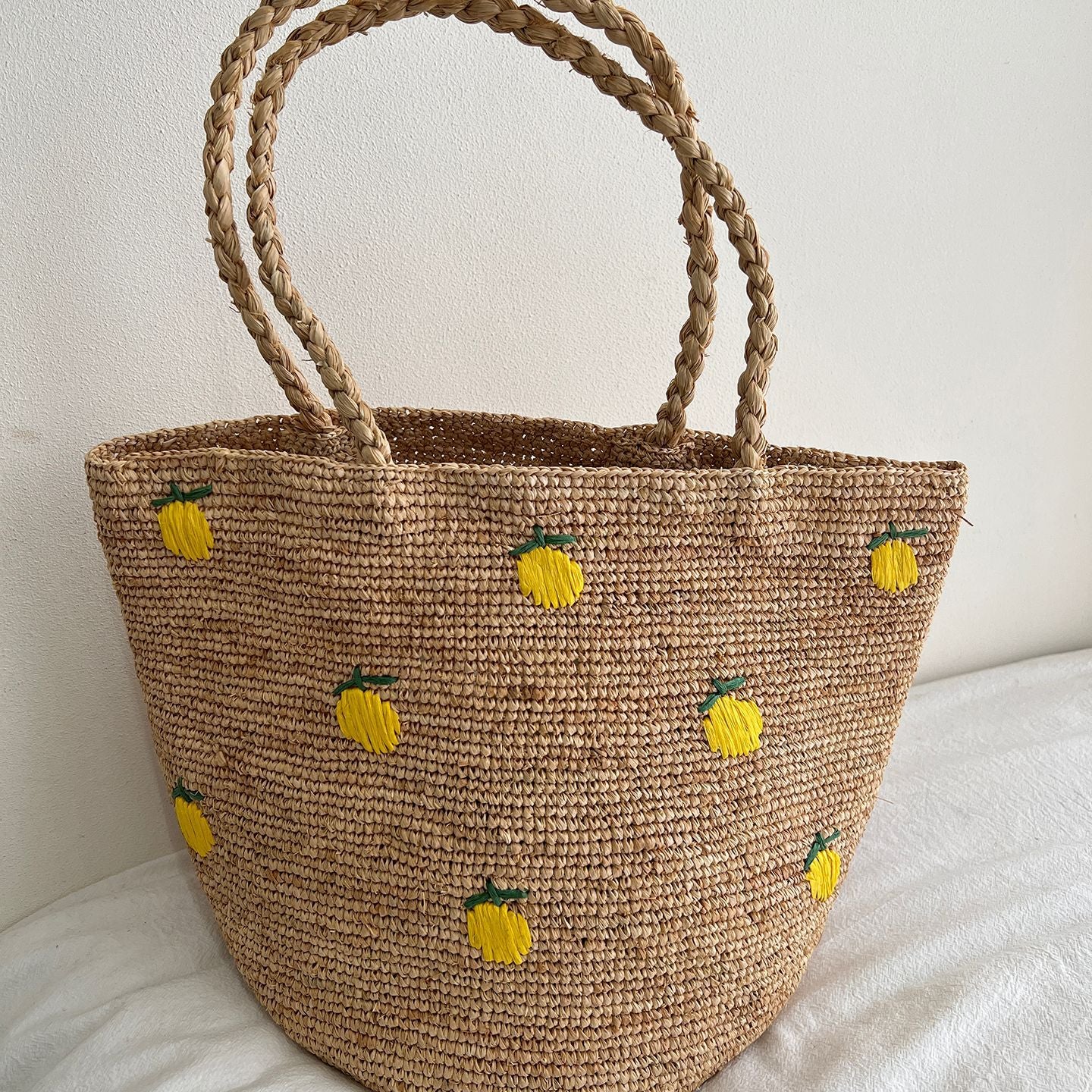 Handgefertigte Strohtasche mit Buntem Zitronendesign Brehn