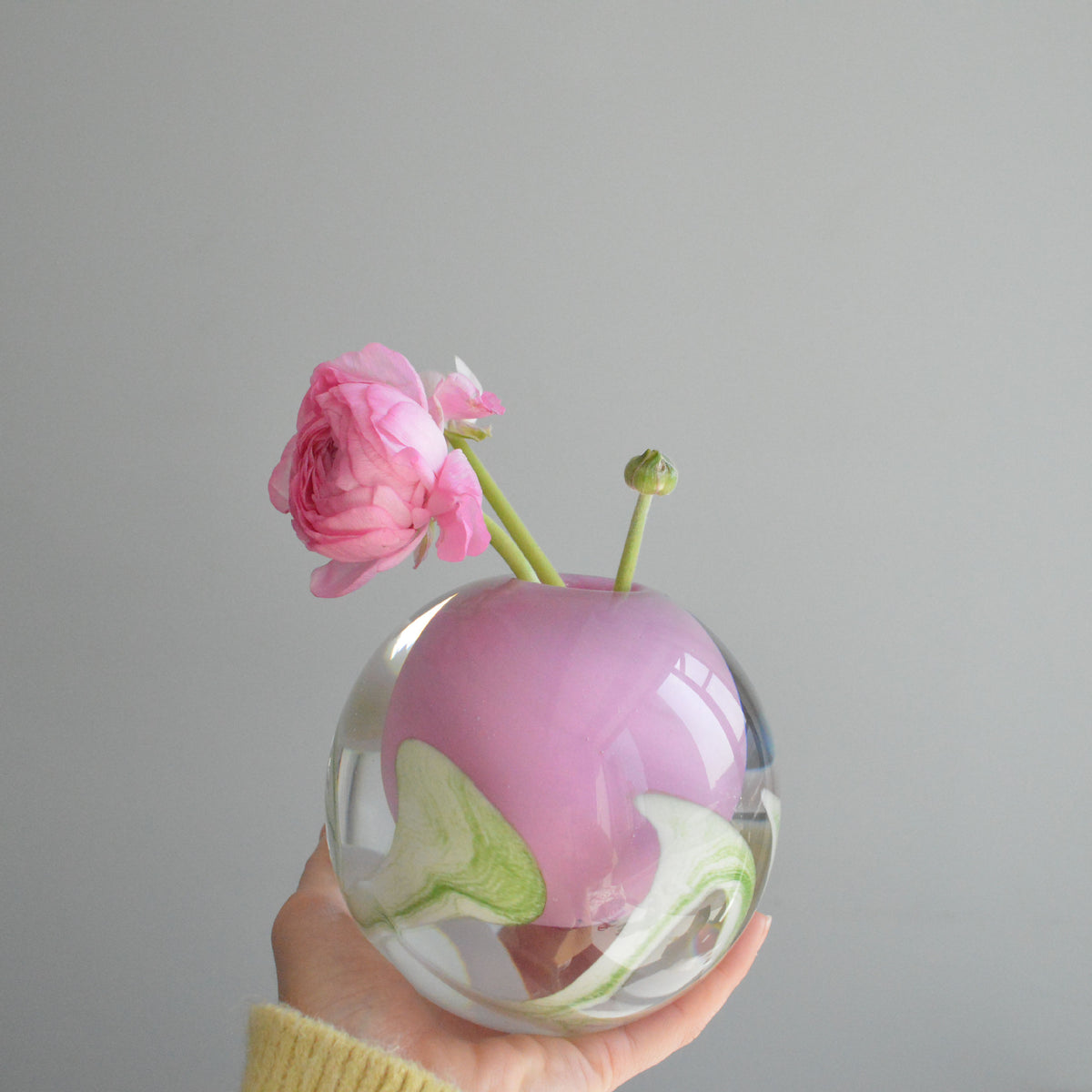Mouthblown encased glass Budvase mit skulpturalen Blüteneinschlüssen Brehn