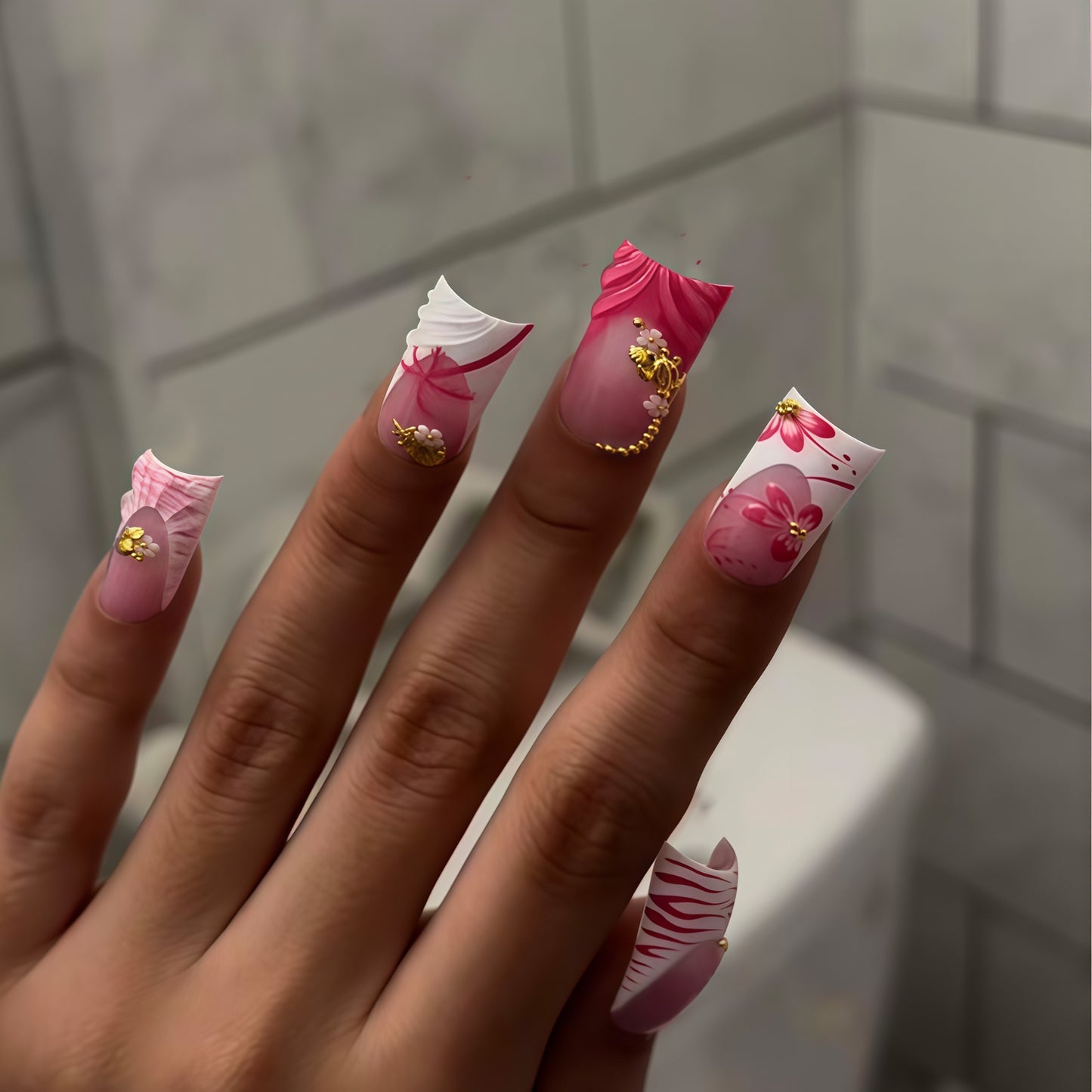 Floral Design Press-On Nail Extensions Brehn