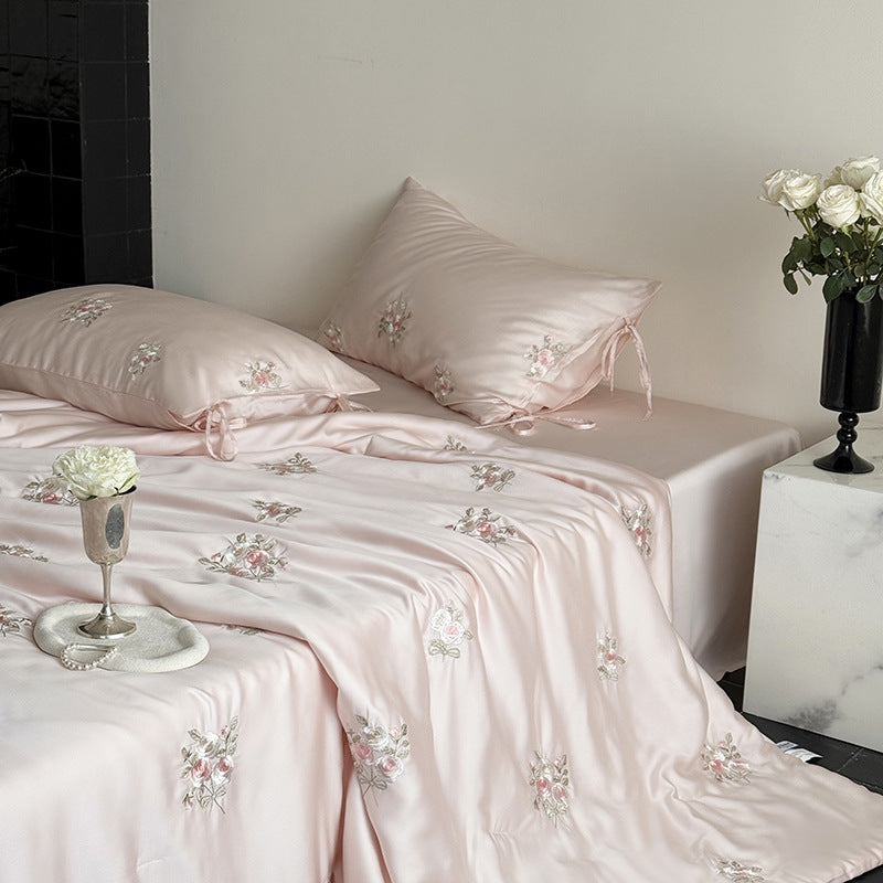 Luxuriöses Satin-Bettwäsche-Set mit zarter Rosenstickerei Brehn