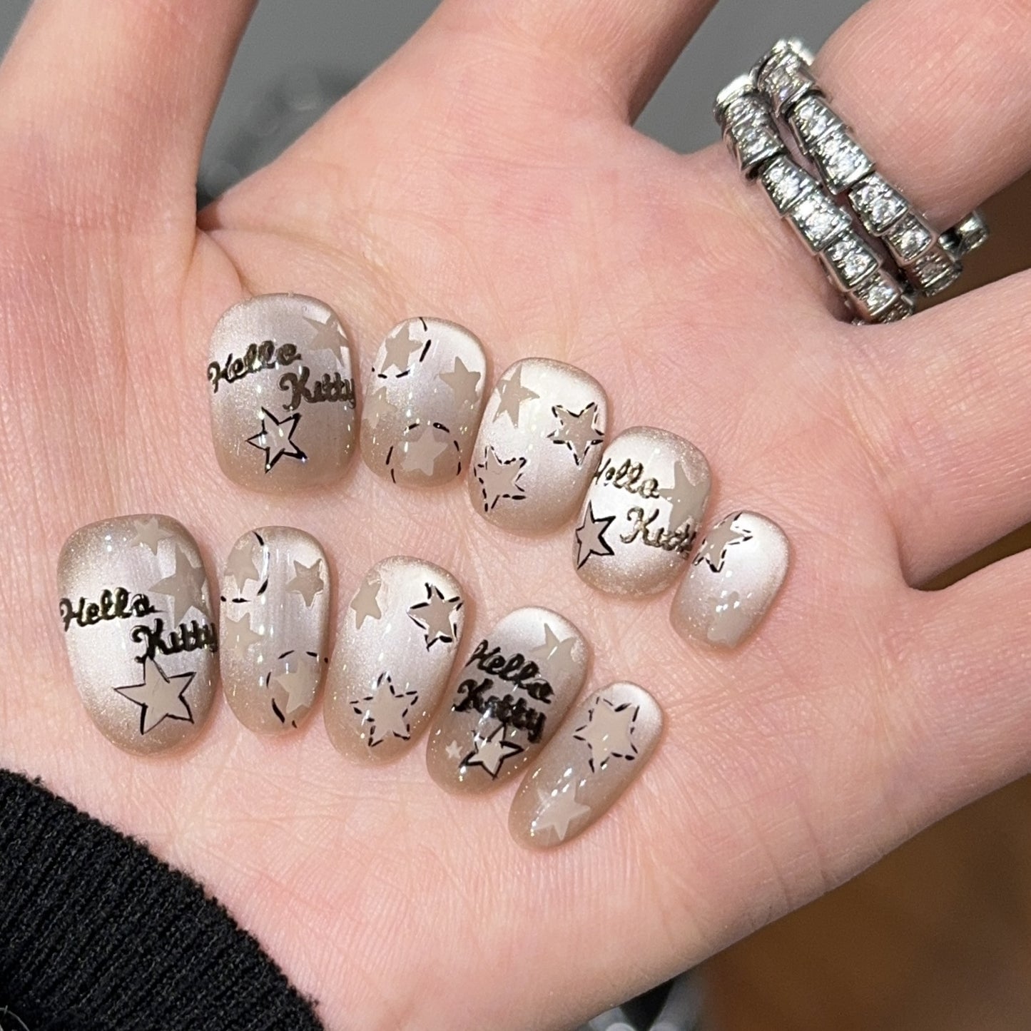 Künstliche Nagelspitzen mit Hello Kitty-Design Brehn