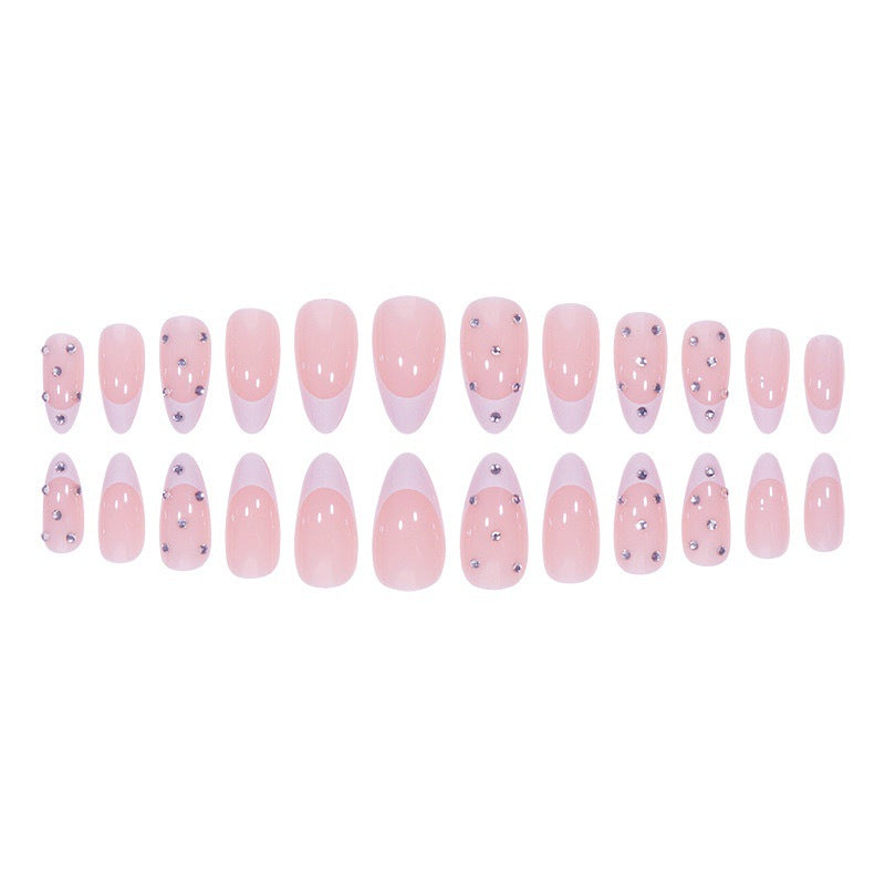 Elegante Kunstnagelspitzen im glamourösen French Design Brehn