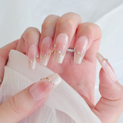Künstlerisches Press-On Nagelkunstset mit Herz- und himmlischen Designs