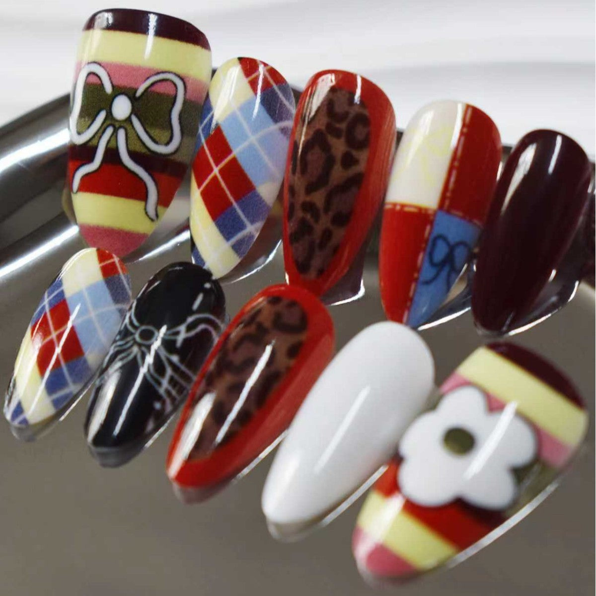Künstlerische Nagelkunst Brehn