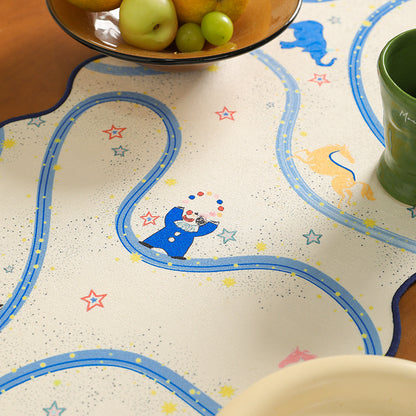verspieltes Kinder-Tischset aus rutschfestem abwaschbarem Silikon mit Tiermotiven Brehn