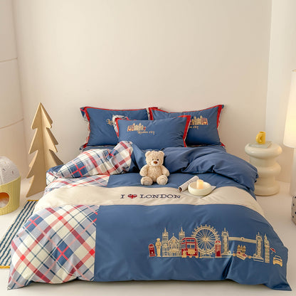 Bettwäsche-Garnitur im London-Motiv aus Baumwollsatin mit Karopatchwork und gestickten Skyline-Icons Brehn