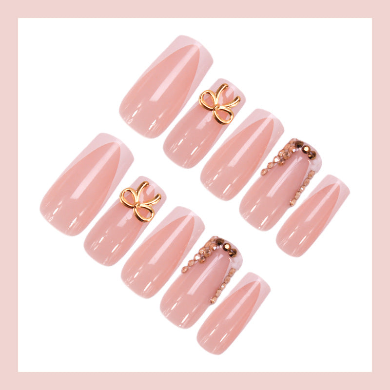 Kunstnagelset mit eleganten Verzierungen und einzigartigen Designs Brehn
