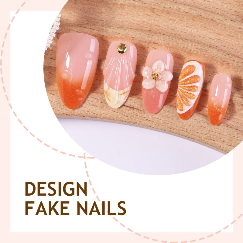 Kreatives Nagelset mit Blumen- und Fruchtverzierungen Brehn