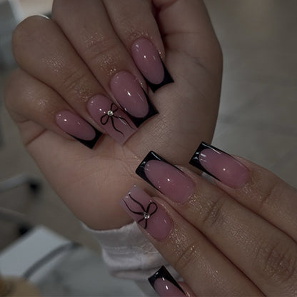 Kunstnagelset mit eleganten Details Brehn