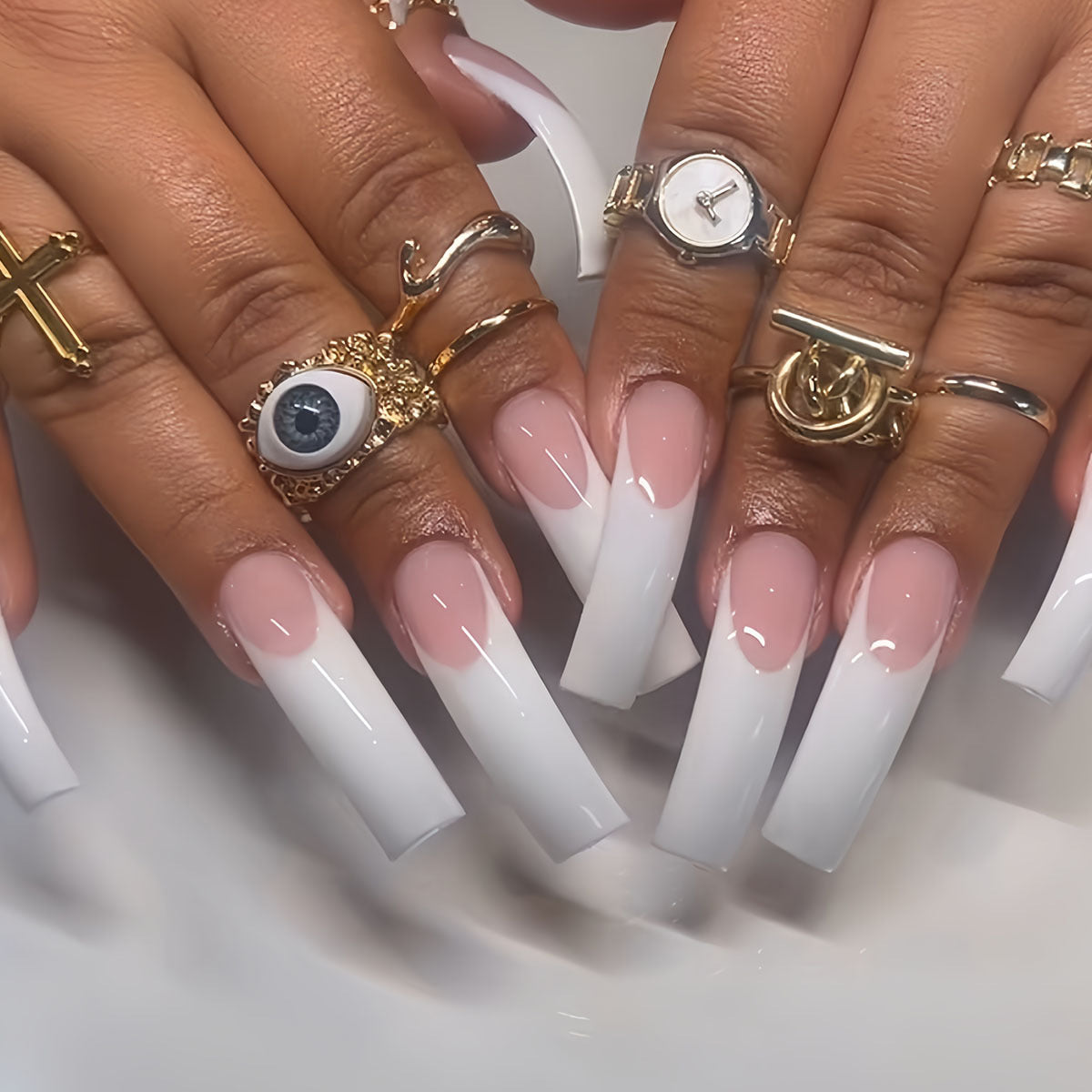 Lange skulptierte Acrylnagelverlängerungen Brehn