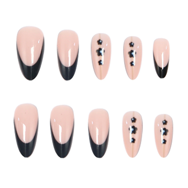 Kunstvolle Nageldesigns mit eleganten Akzenten Brehn