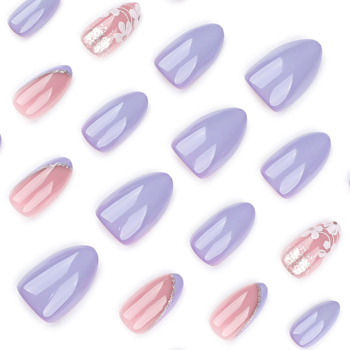 Kunstvolle Nagelkunst mit floralen Akzenten und Glitzer Brehn