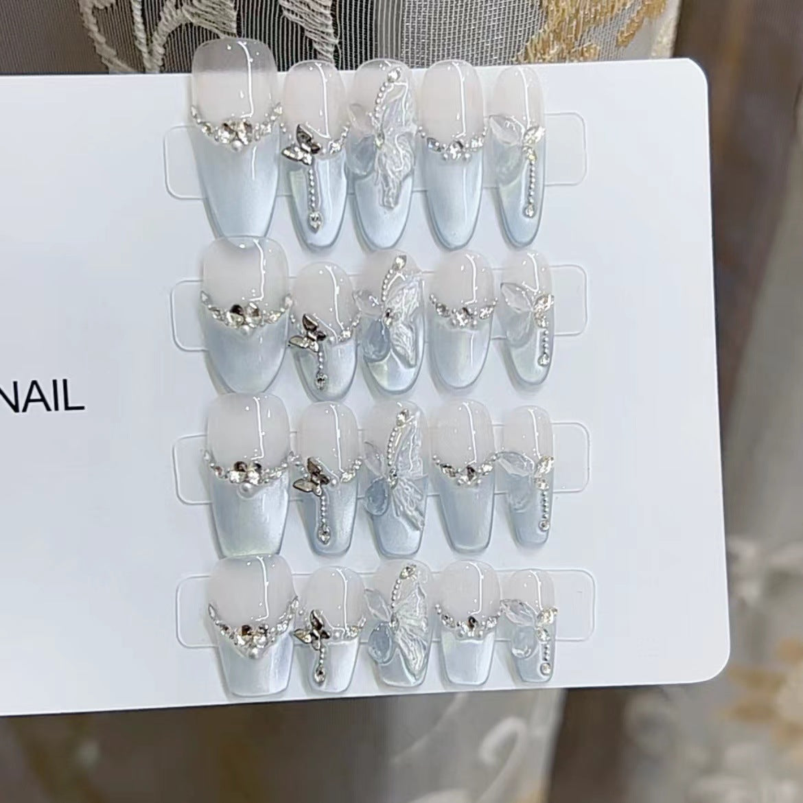 Elegantes Press-On-Nagelkunstset mit detaillierten Verzierungen Brehn