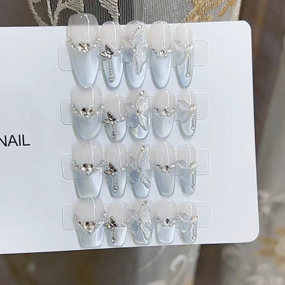 Elegantes Press-On-Nagelkunstset mit detaillierten Verzierungen Brehn