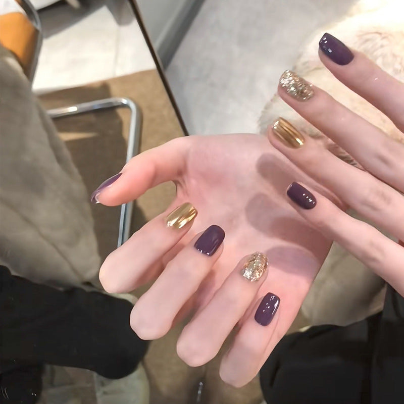 Stylisches Press-On Nagel-Set mit eleganten Glitzerakzenten Brehn