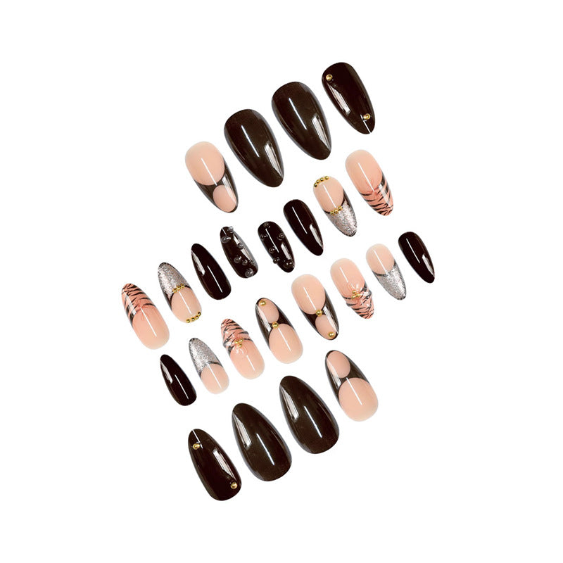 Künstlerische Stiletto Press-On Nagelkunst mit Schmetterlingsakzenten Brehn