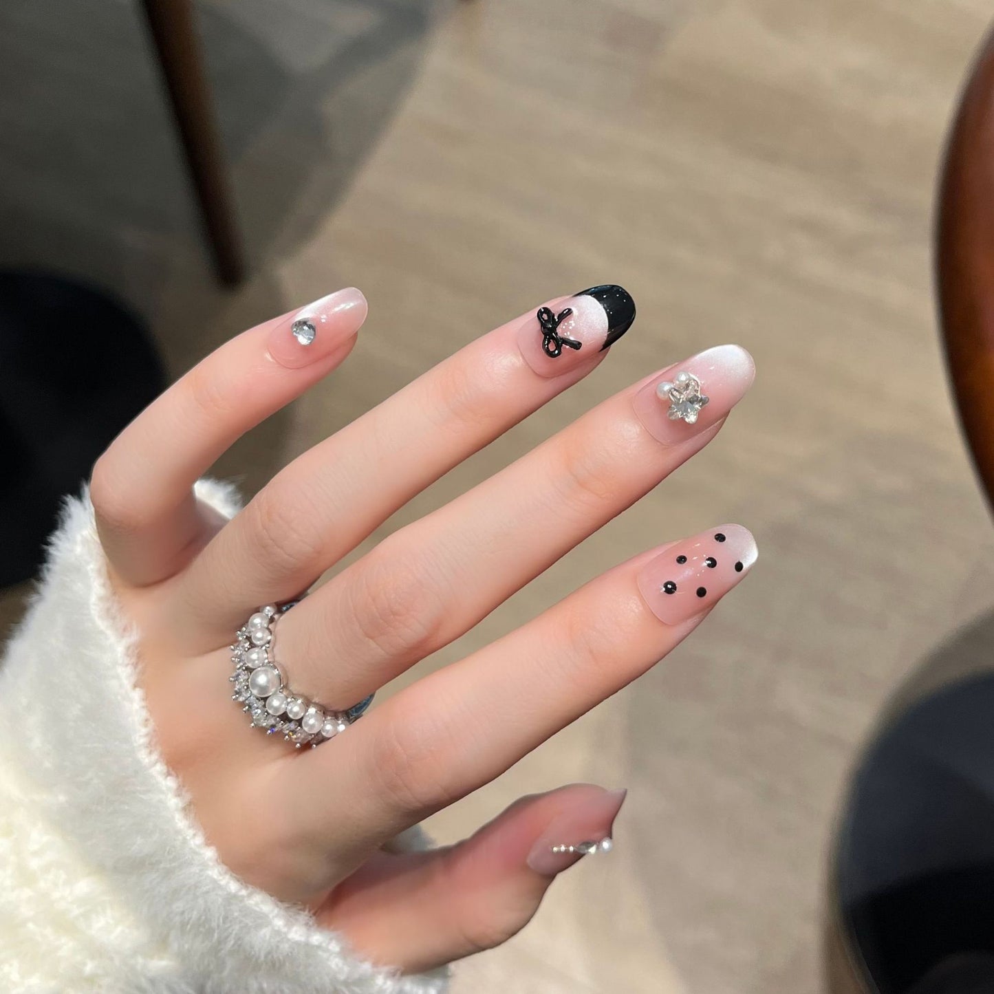 Dekorative Strass-Nagelkunst Brehn