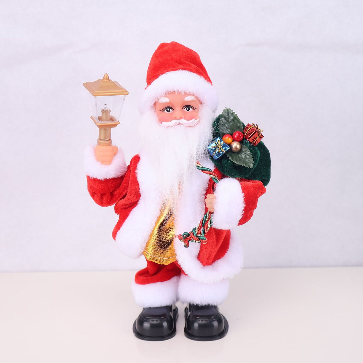 Dekorative Weihnachtsmannfigur mit Süßigkeit