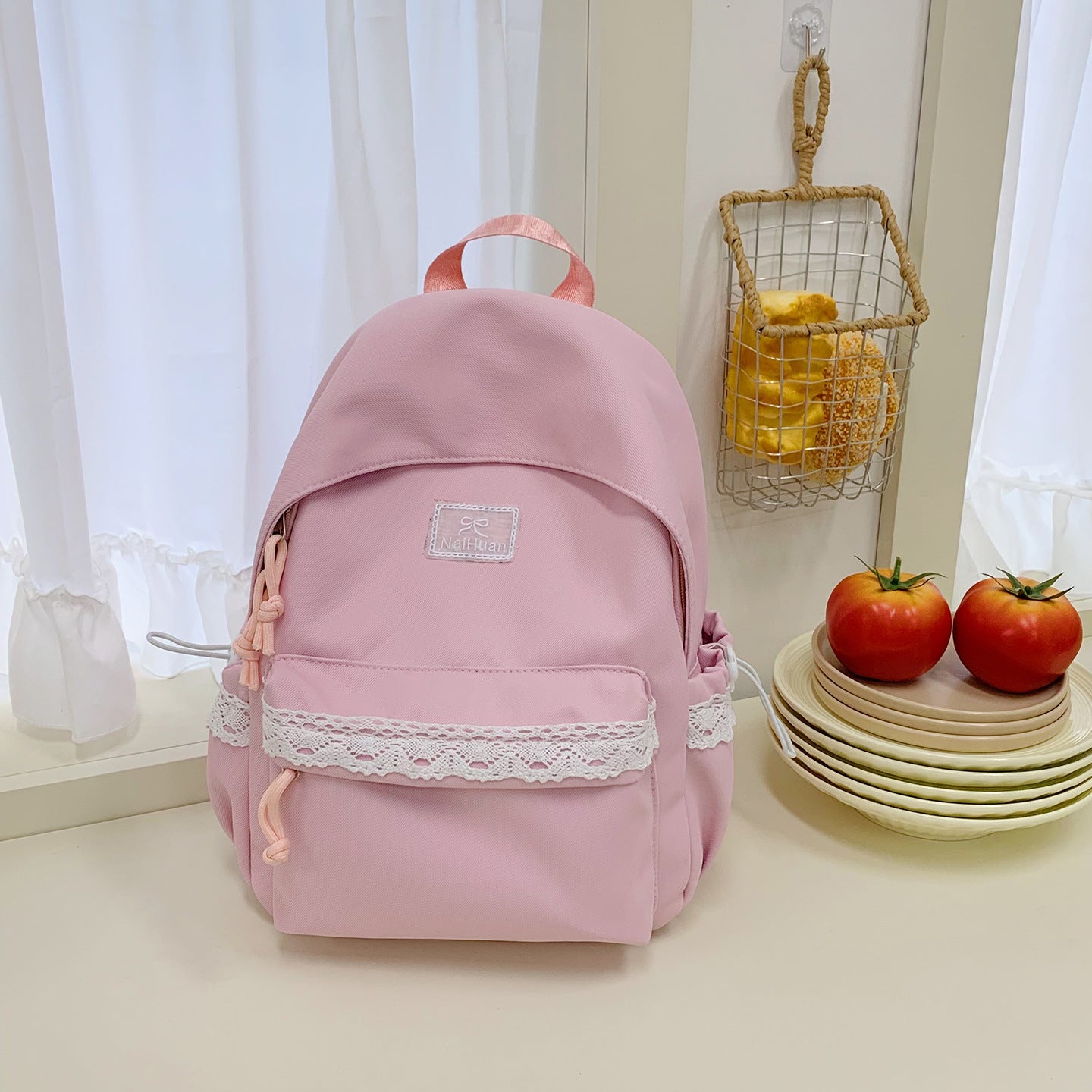 Eleganter Schulrucksack mit Spitzenbesatz