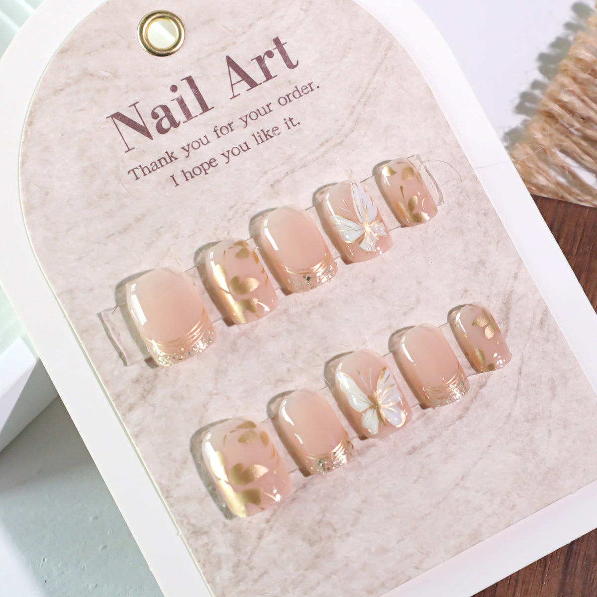 Kunstvolle Nagelgestaltung mit Blattmotiven Brehn