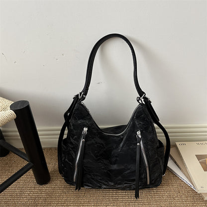 Vielseitige strukturierte Hobo-Tasche
