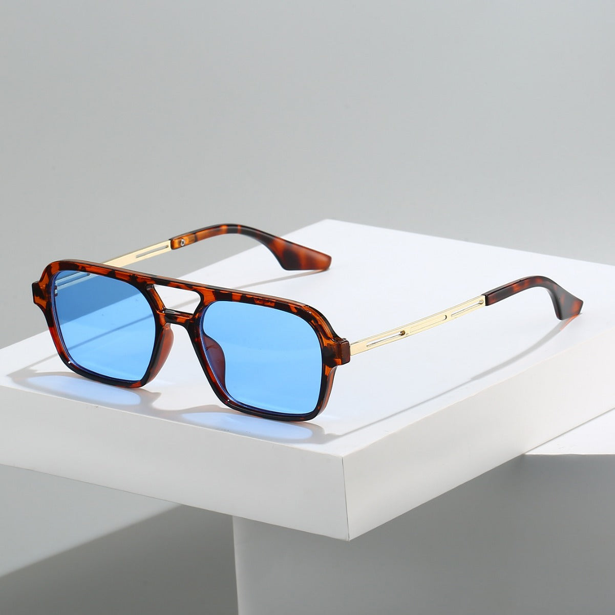 Damen Modische Sonnenbrille im zeitgenössischen Design mit polarisierenden Gläsern Brehn