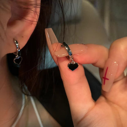 Herzförmige Charm Hoop Ohrringe Brehn