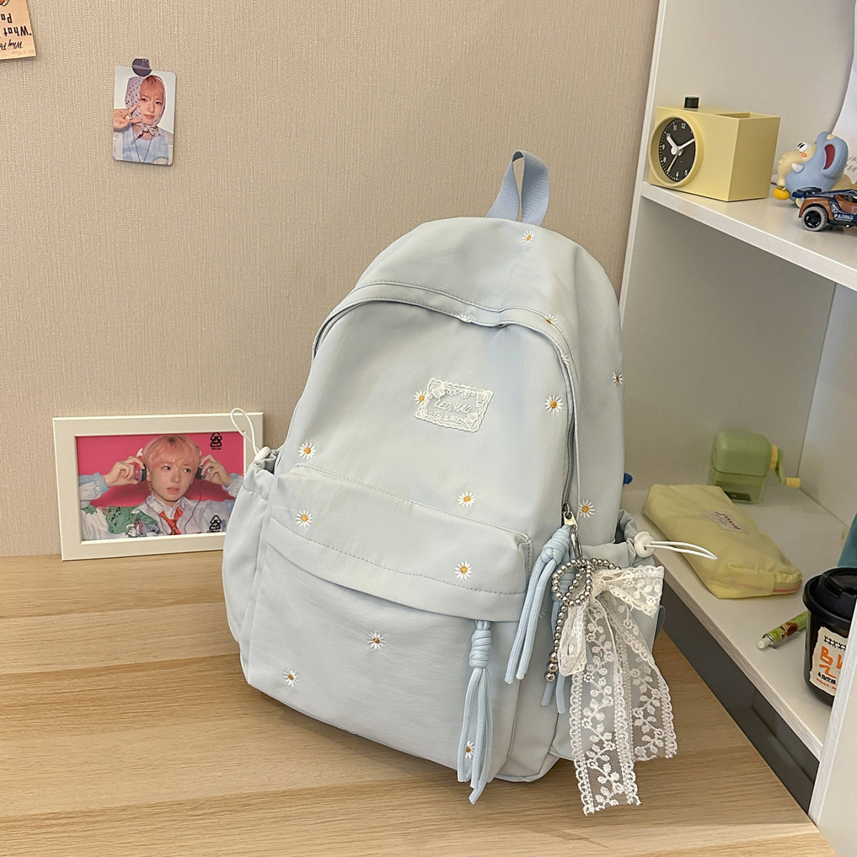 Stylischer backpack mit floralem Schmuck Brehn