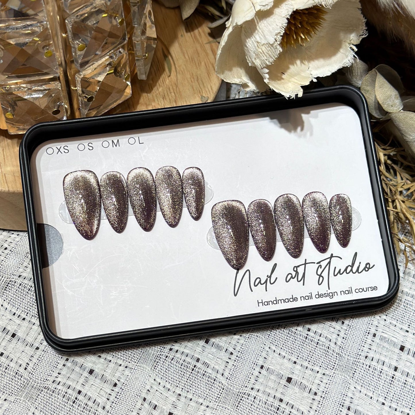 Glamouröser Stiletto Press-On Nagelset mit Glitzerfinish Brehn