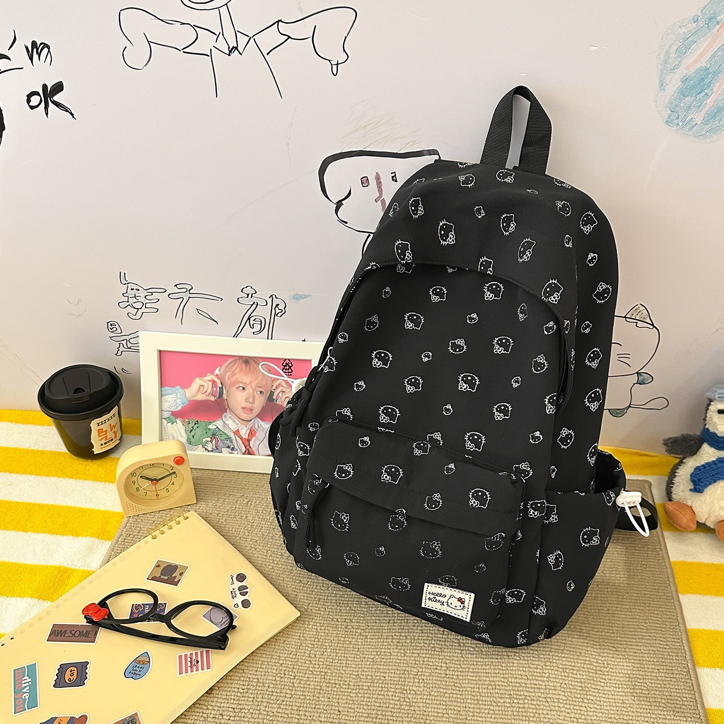 Lustiger lässiger gemusterter Schulrucksack