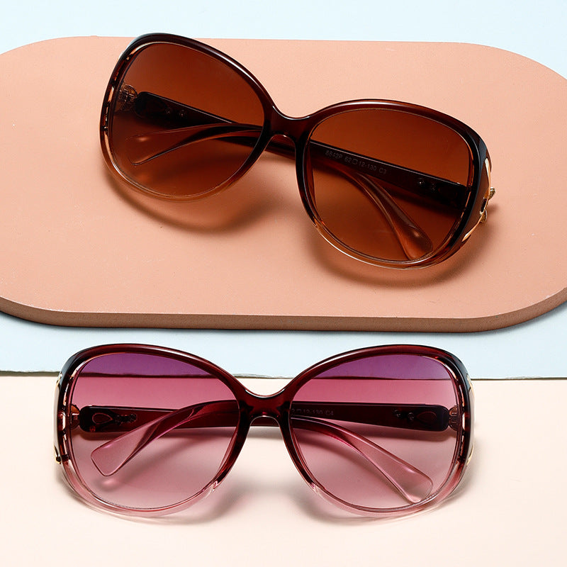 Damen Modische Sonnenbrille im eleganten Design mit auffälligen Verzierungen Brehn